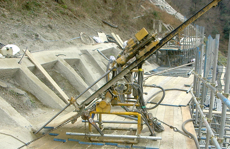 軽量ロックボルトマシン